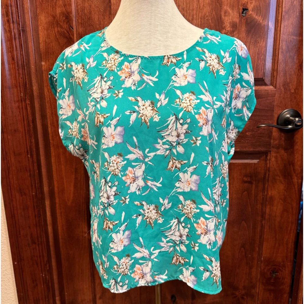 NWT top with open back slit and tie